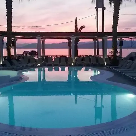 Quayside Village (adults Only) Отель Кавос