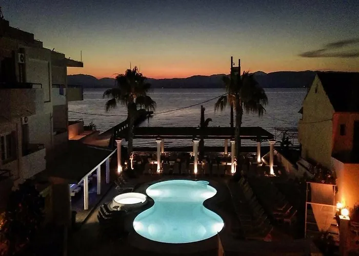 Quayside Village (adults Only) מלון 2*